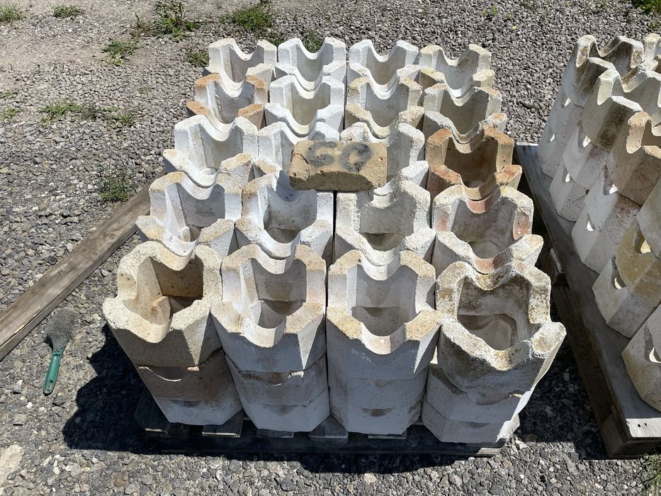 Cegła szamot długa Cegła szamotowa po rozbiórce Transport