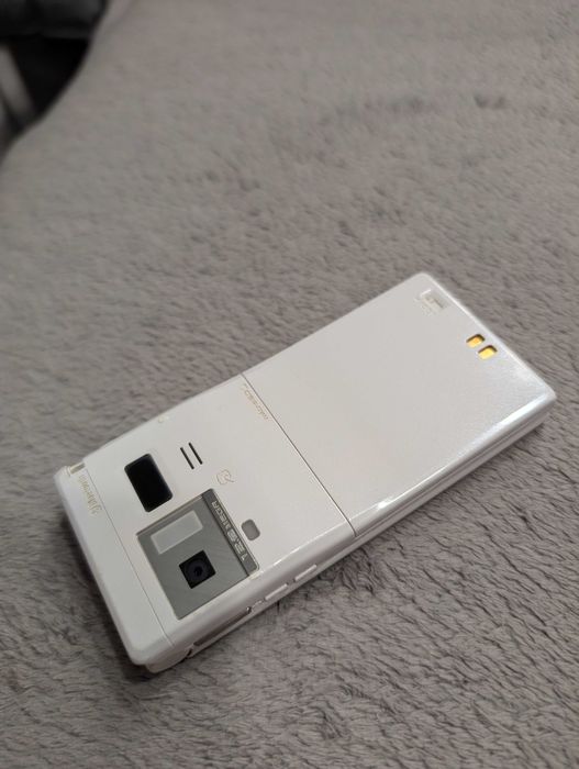 Японский мобильный Fujitsu Docomo F-03C Flip телефон раскладушка