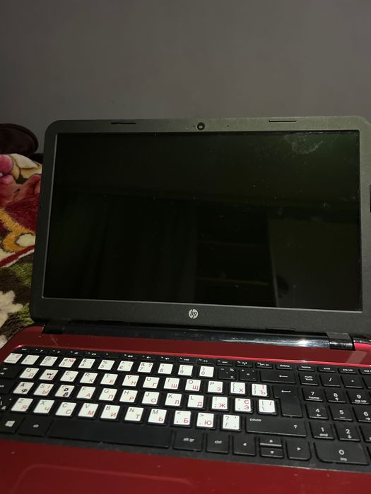 Ноутбук HP 255  – НЕ вмикається, екран цілий + зарядка (на запчастини)