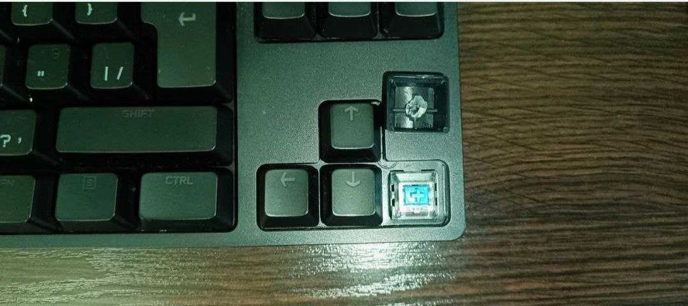 Продам ігрову клавіатуру Logitec G pro TKL