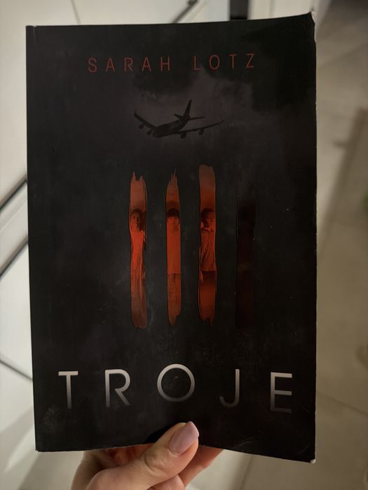 Troje Sarah Lotz książka