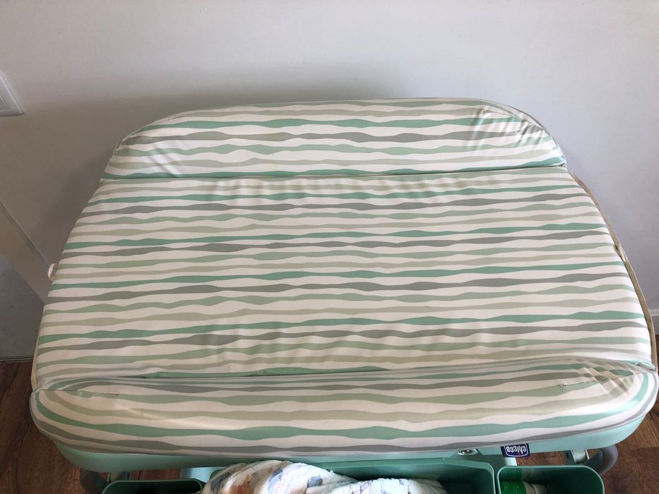 Muda fraldas com banheira Chicco verde-água