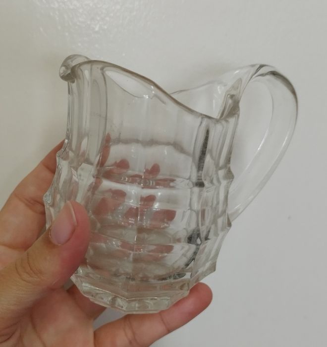 Various second-hand tableware64737886617602120