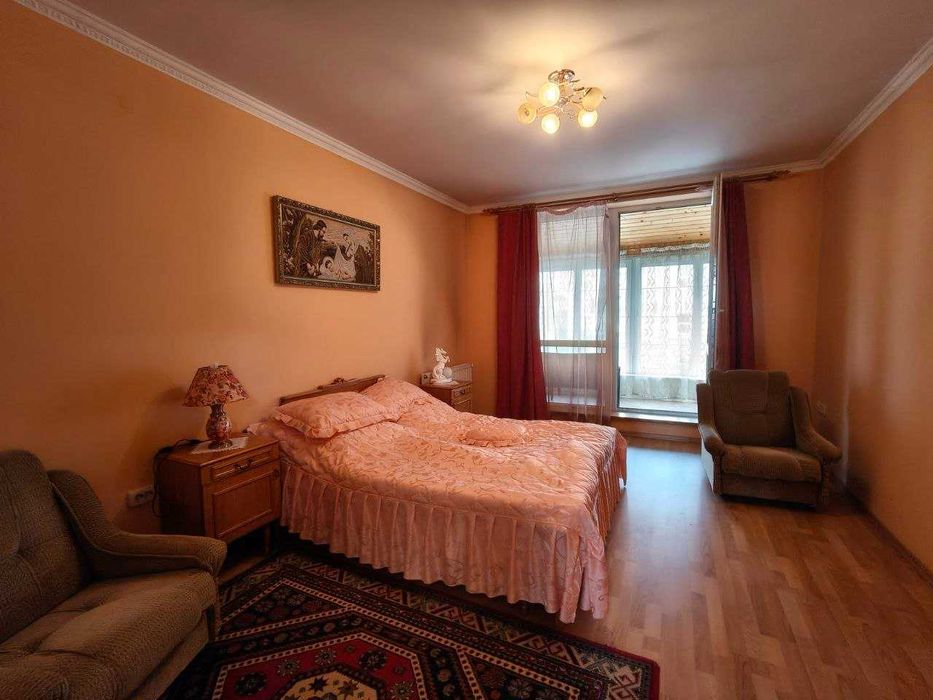 Продаж будинку вс. Чукалівка 250м2, ділянка 12 с. міські комунікації, асфальт, передмістя зупинка