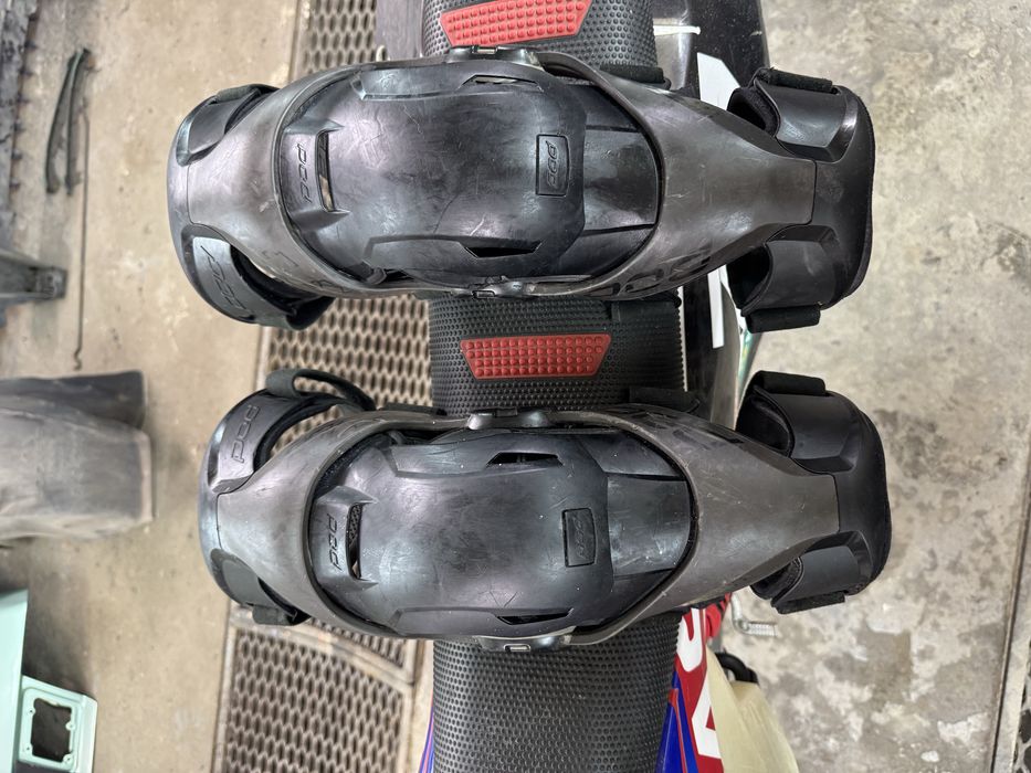 Наколенники брейсы pod k4