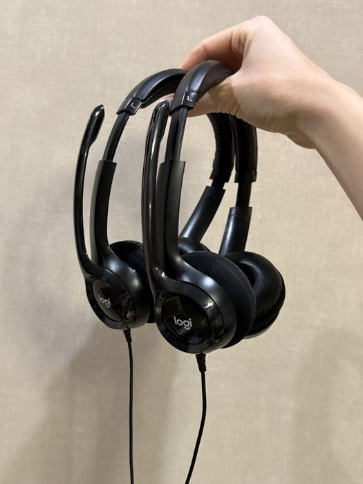Маленькі навушники Logitech