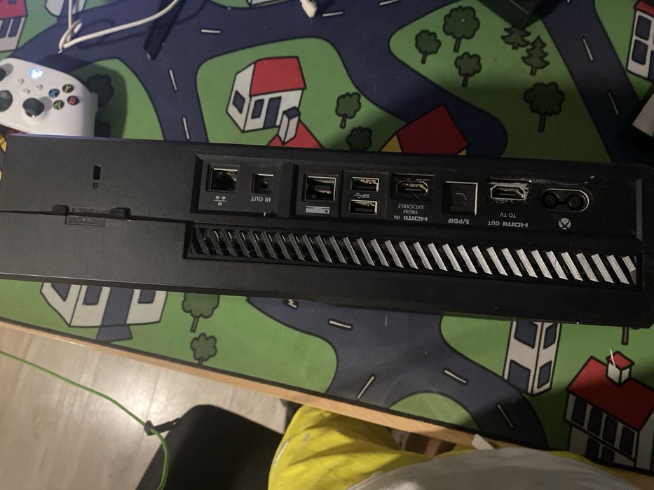 Czrny xbox one z zasilaczem