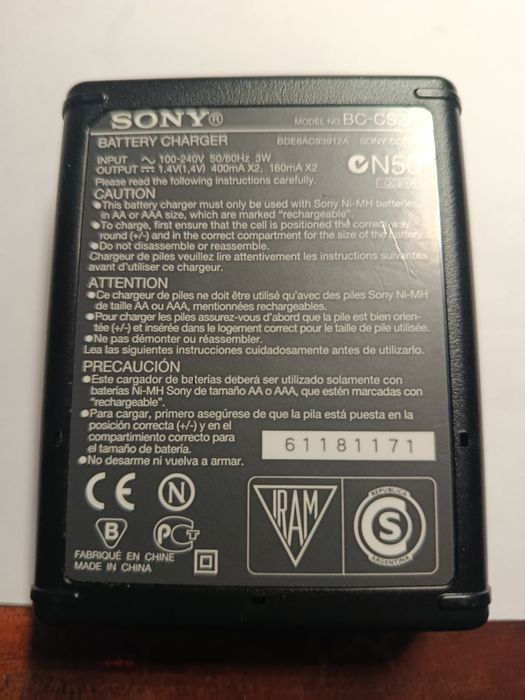 Ładowarka Sony BC-CS2B do akumulatorków AA / AAA | Sprawna