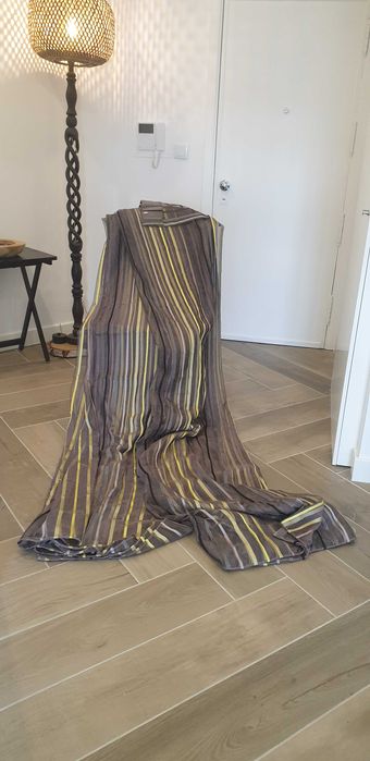 2 cortinas ou cortinados  em rede de organza