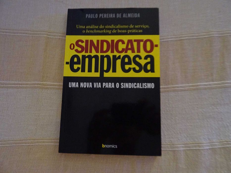 Livros Cultura Geral: Fora O Árbitro de Teotónio Lima; Família Propriedade Estado; O Que Diz Molero Dinis Machado; Os Clandestinos; Perestroika; Luar