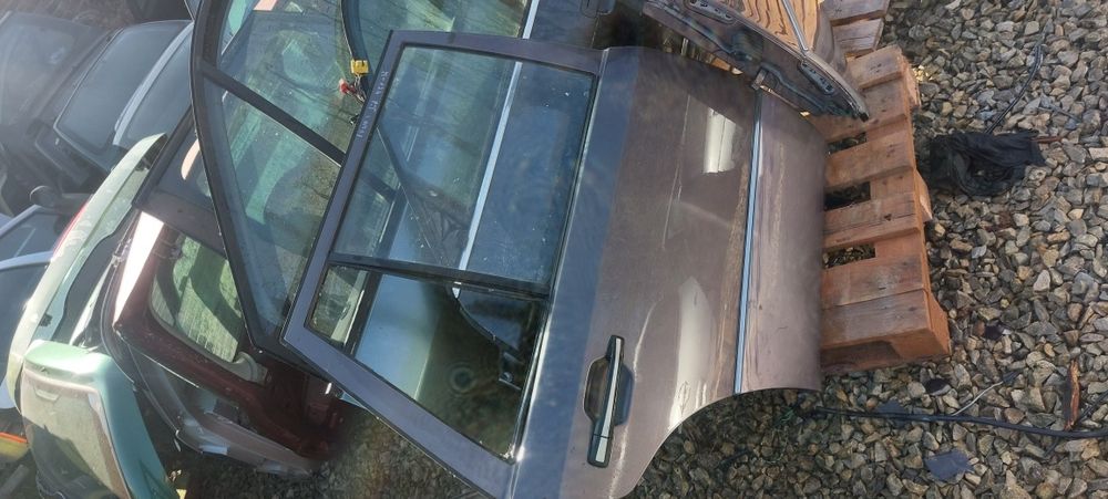 Drzwi tylne lewe prawe mercedes 124 kombi