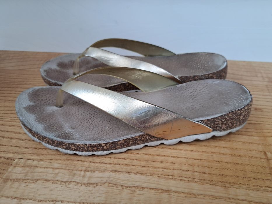 Złote klapki 38 na lato
