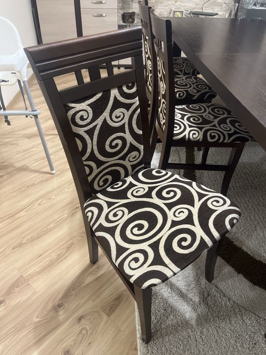 Stólł z krzesłami