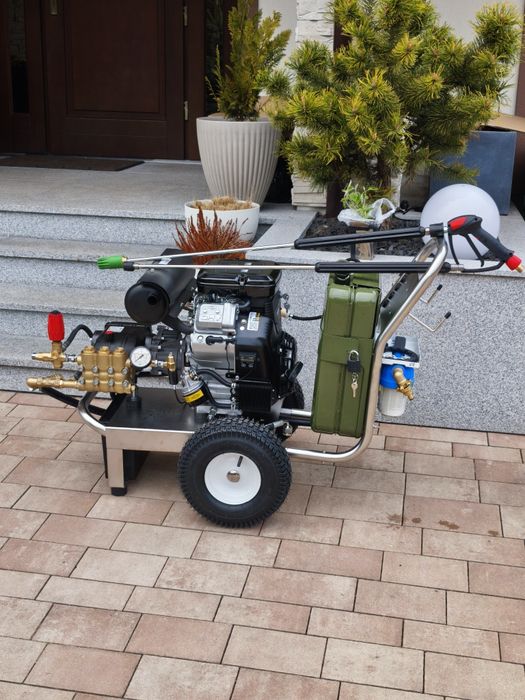 Myjka ciśnieniowa Spalinowa Briggs Vanguard 23KM