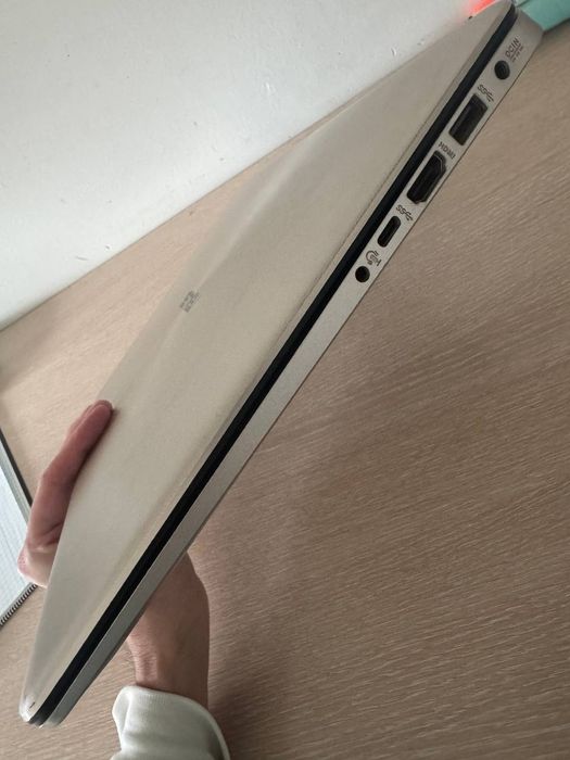 Ноутбук асус. Ідеальний стан