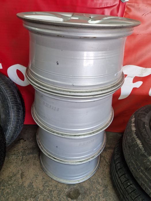 Oryginalne Felgi Audi A6 A4 17 cali 8J 66,6 ET38 5x112 4szt
