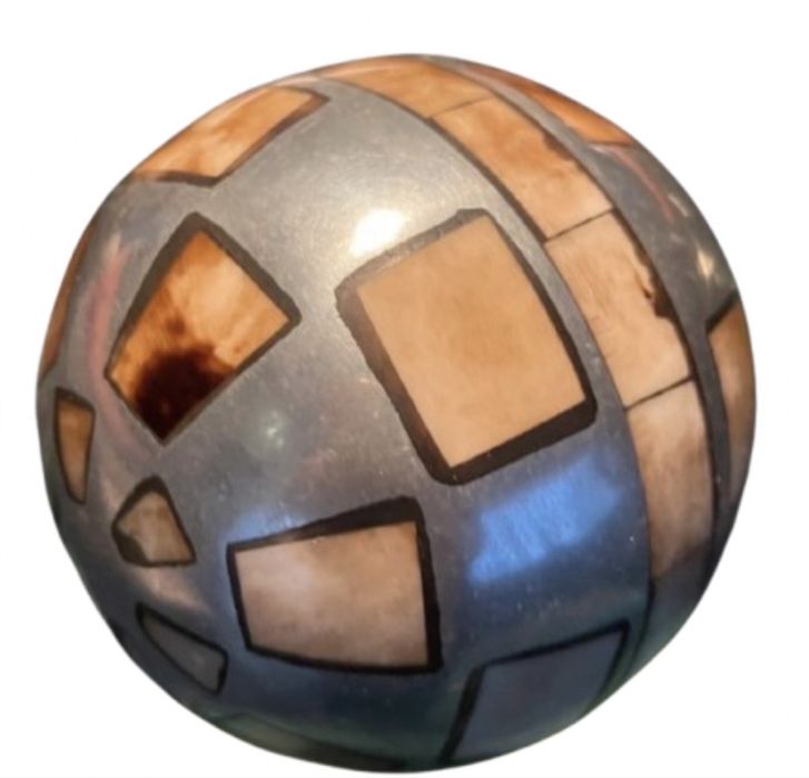 Bola decorativa em madrepérola e metal