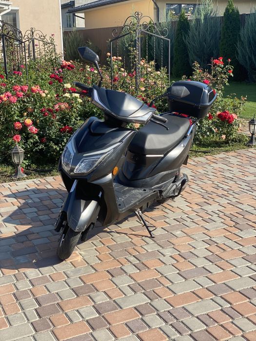 Продаю электроскутер Maxxter Falcon 3