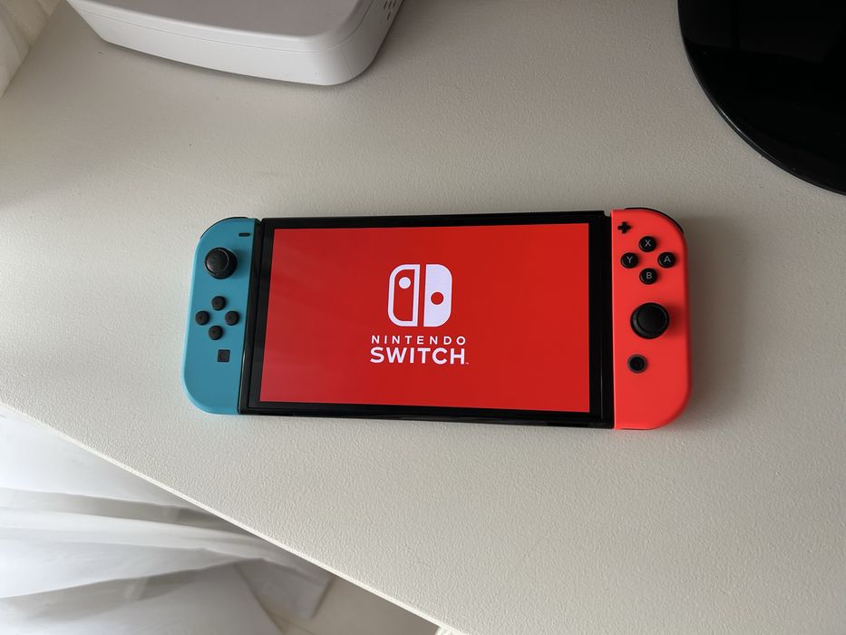 Nintendo Switch 64 GB OLED + gratis