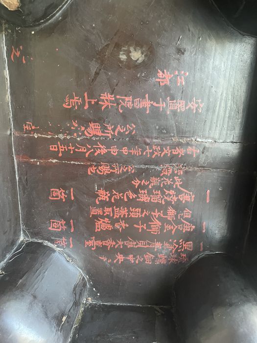 Mesa japonesa do Reino de Ryukyu com incrustacoes em madreperola com efeito tridimensional (Shibayama)