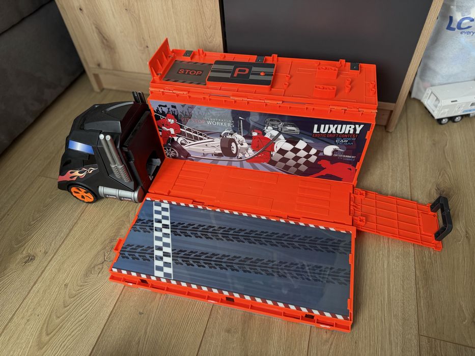 Автовоз і багато машинок