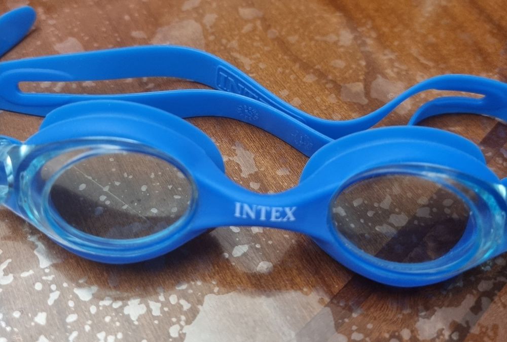 Очки для плавания Intex.