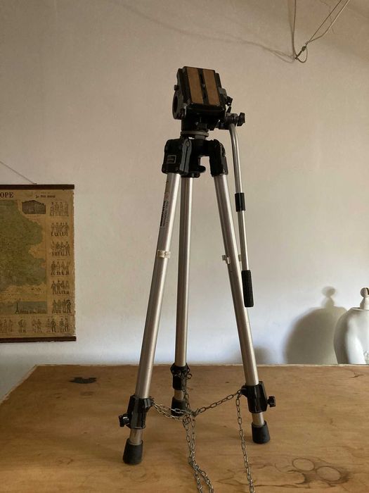 Tripé de fotografia e video da Manfrotto ART 055