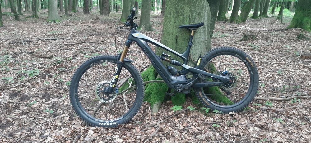 Rower elektryczny Enduro YT DECOY CF PRO RACE Fox Kashima full suspens