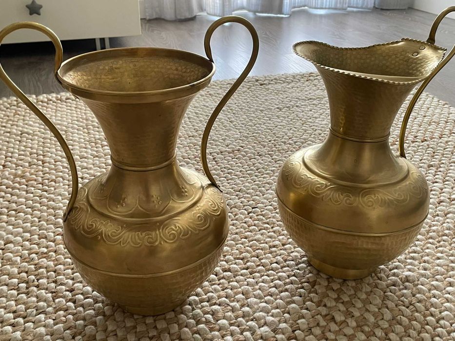 Vaso antigo em latão