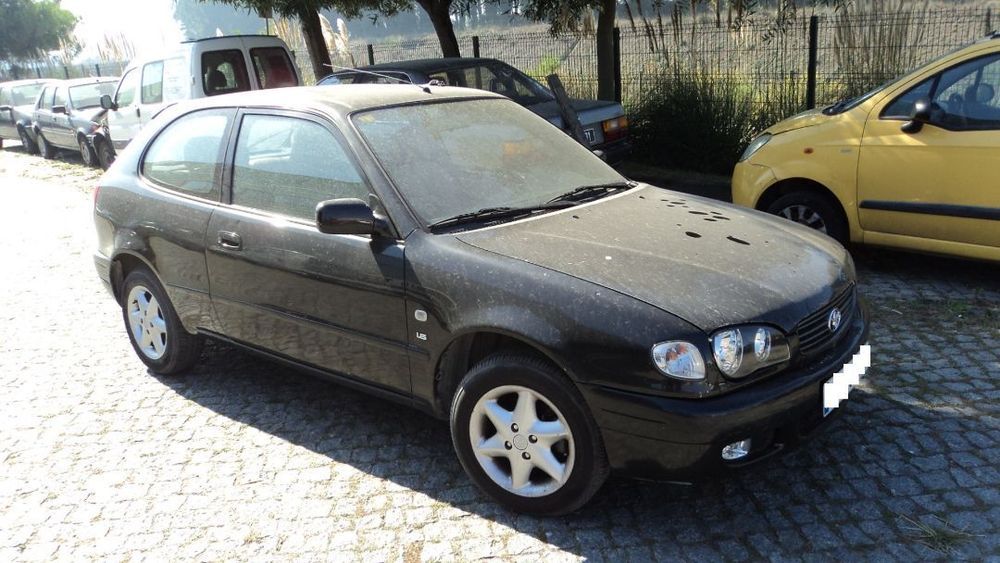 Toyota Corolla E11 1.6 3P 2001 - Para Peças