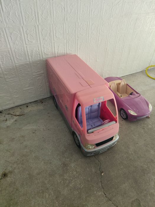 Dois carroa da barbie