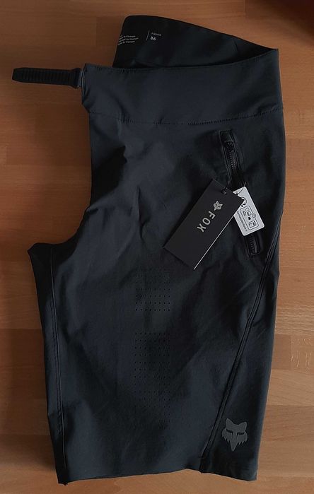Spodenki FOX FLEXAIR rozm. 36 czarne