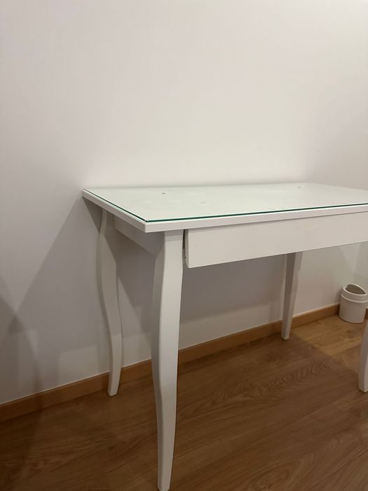 Secretaria com vidro