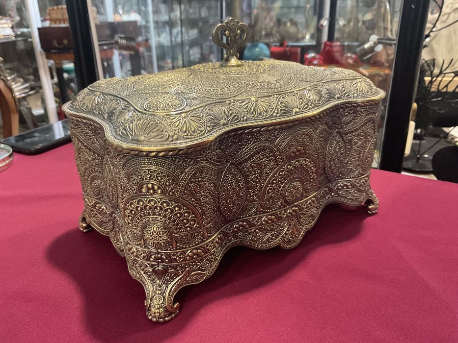 Cofre material metal forrado c/pes ,21x14x13 cm