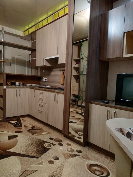 Посуточно,почасово сдам свою квартиру.Метро проспект Гагарина