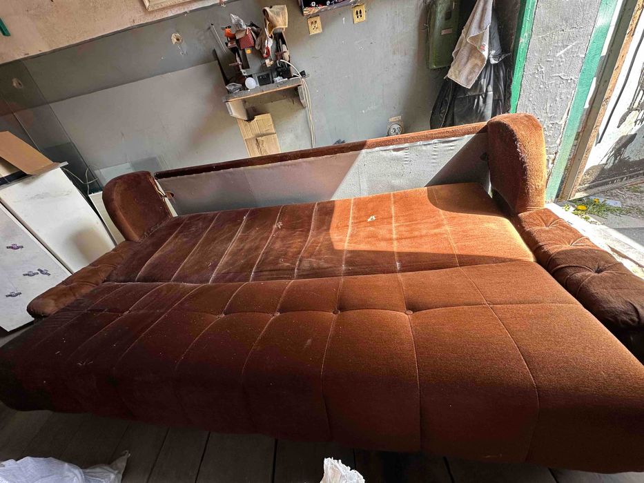 Диван для дачі гаражу