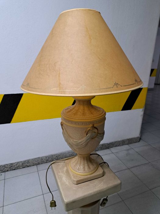 Candeeiro em cerâmica com abajur + Lâmpada