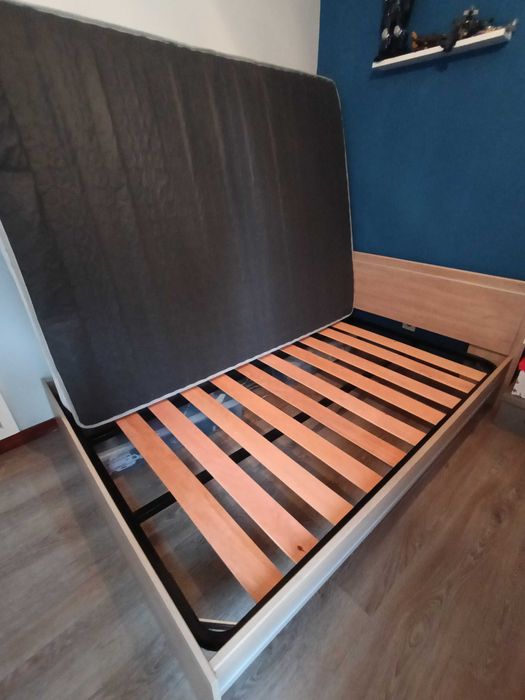 Cama casal com estrado e colchão