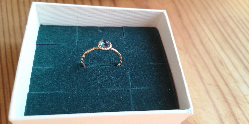 PROMOCJA!!! -40% na certyfikowany złoty pierścionek Yes! z topazem