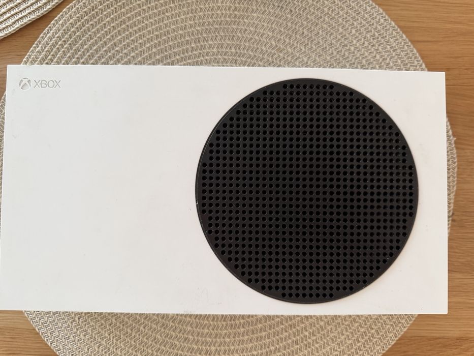 Xbox  series s  komplet z pudelkiem. Stan bardzo dobry plus