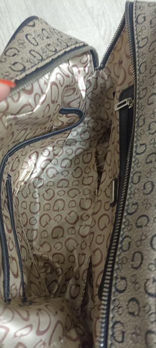 Продам сумку GUESS .