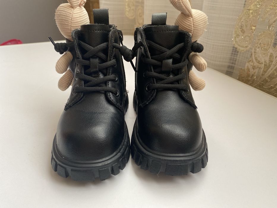 Демісезоні черевички на дівчинку 22 розмір , в ідеальному стані