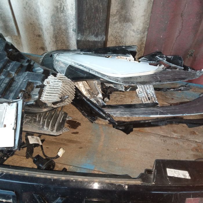 Продам битые лед фары