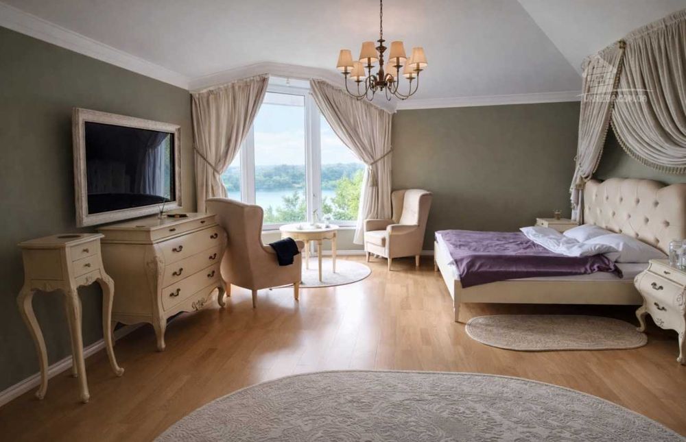 Дом 800кв.  VIP- уровня. Большой теплый бассейн. До 30 человек.