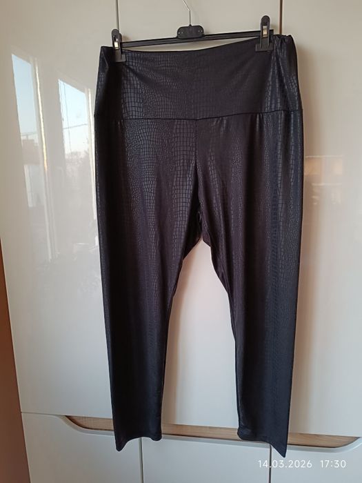 Czarne legginsy zwierzęcy wzór r 48 50