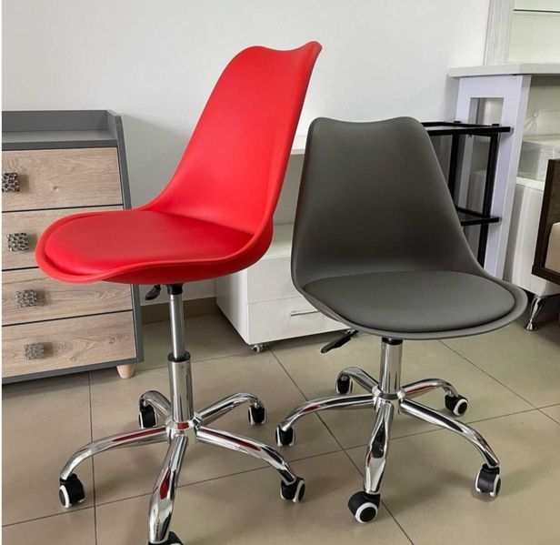 Крісло на колесах,  для майстра манікюру, косметолога, тату