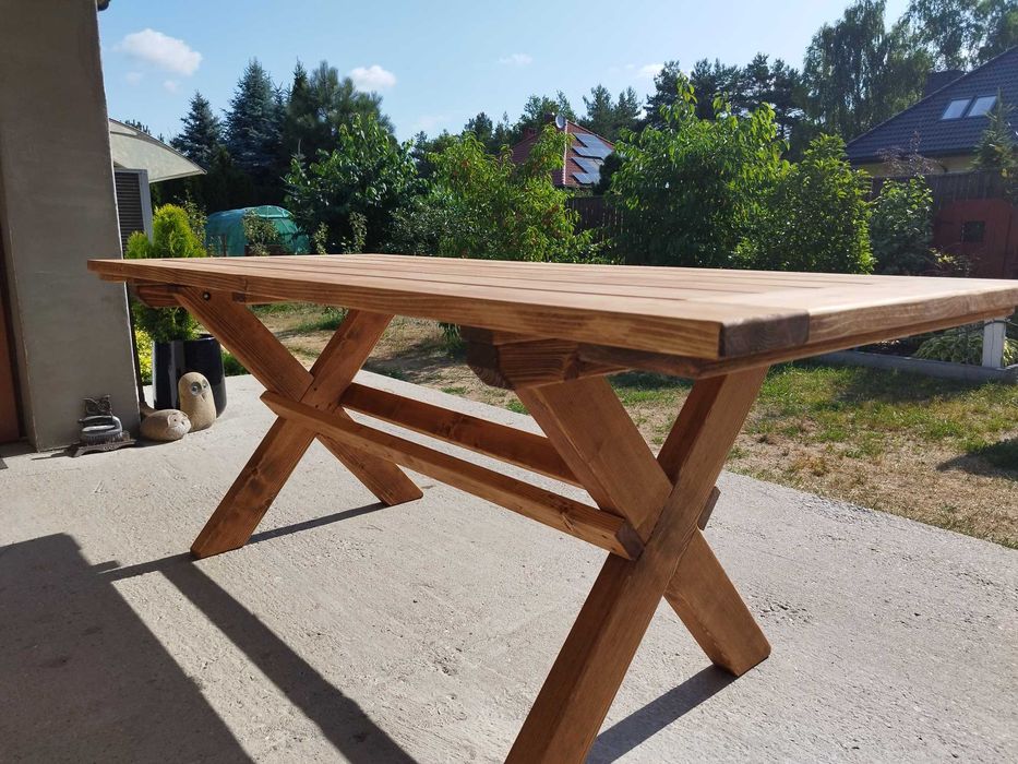 Stół ogrodowy drewniany