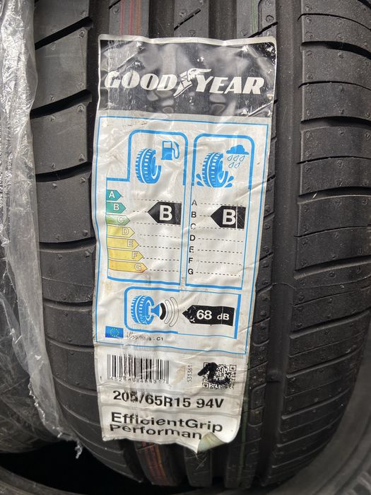 Pneus novos  205 / 65 R 15 Goodyear