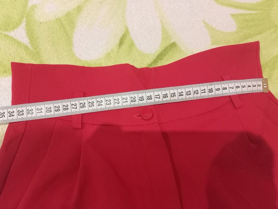 Стильные красные кюлоты