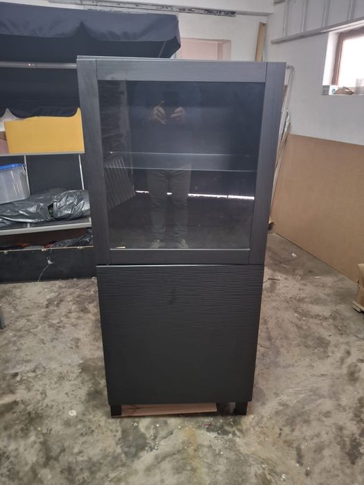 Vendo Cristaleira BESTA novo - TODO PRETO
O aparador tem 3 módulos de